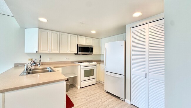 Building Photo - 2 BEDROOM SENIOR LIVING FACILITY - ONE KAL...