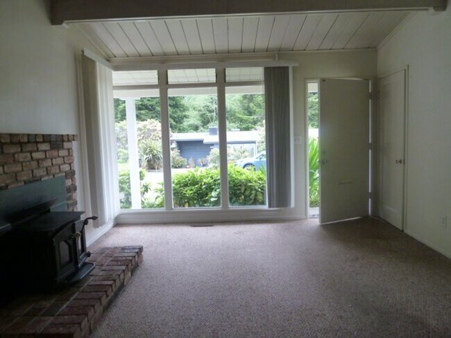 Foto del edificio - Single Level home in Arcata- Pet Friendly!