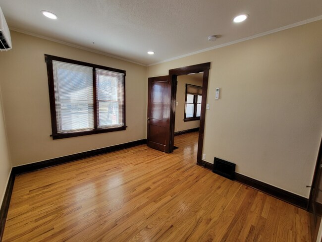Building Photo - 2915 Warren Ave