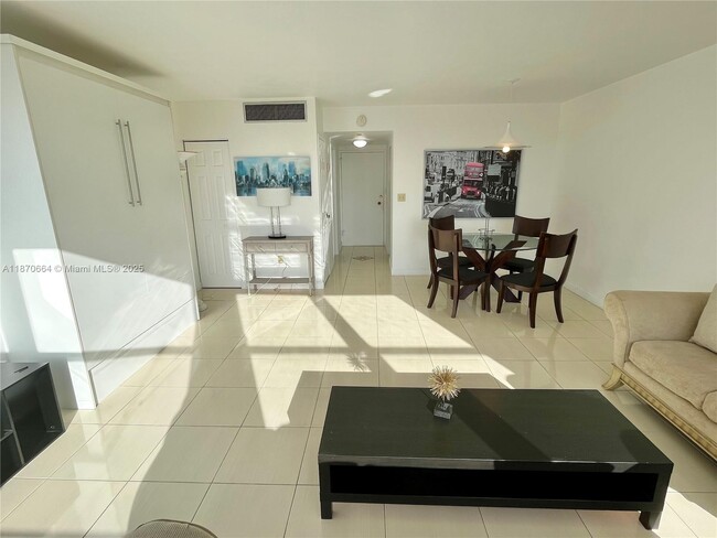 Building Photo - 2899 Collins Ave