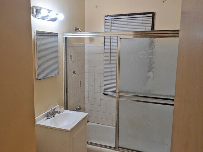 Foto del edificio - 5651 N 60th St