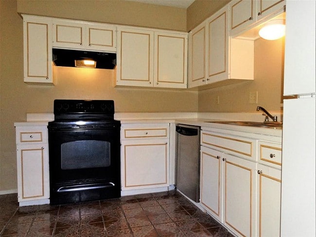 Building Photo - 1 Casa Grande Dr