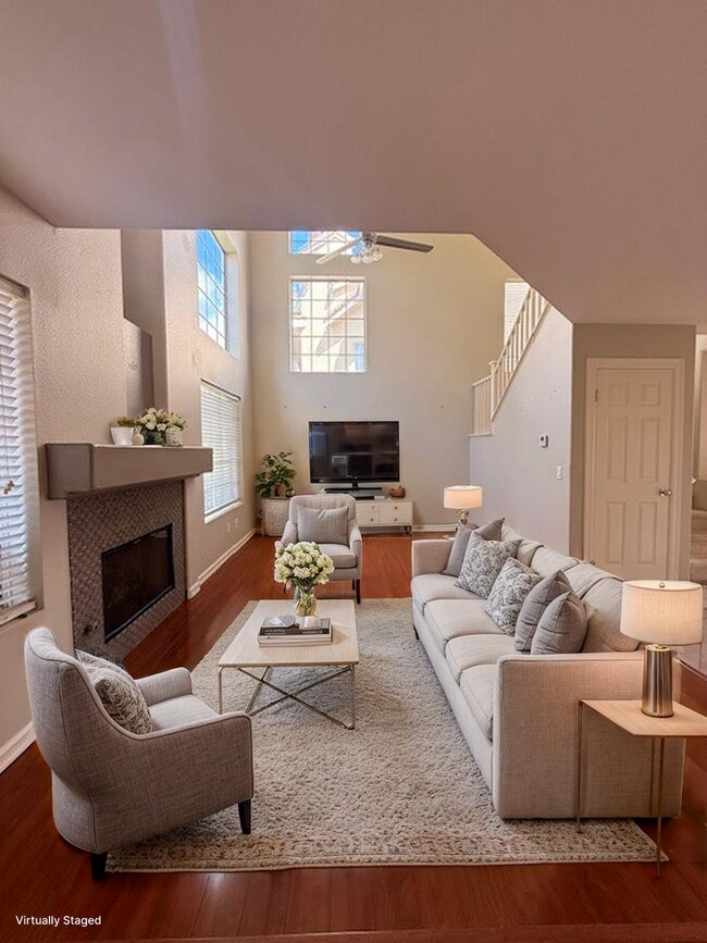 Foto del edificio - Spacious 2bed 2.5bath Condo with attached 2 car garage