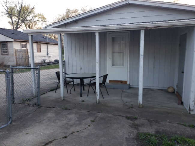 Building Photo - 1323 Carbaugh Ave