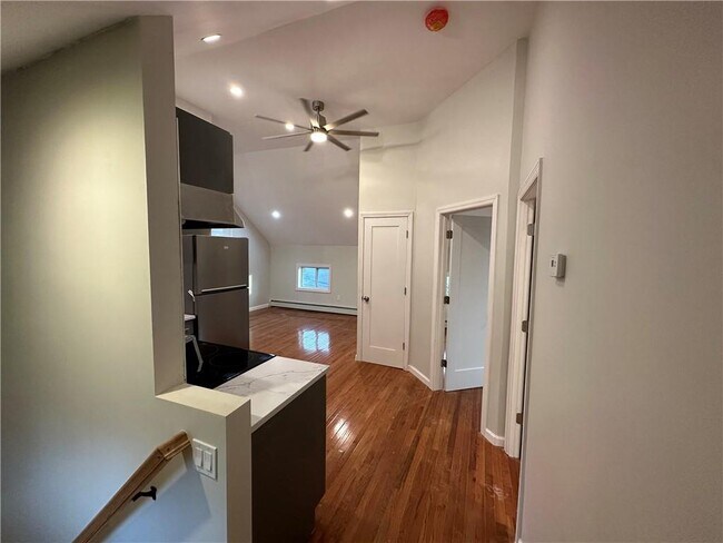 Foto del edificio - 29 Demarest Ave