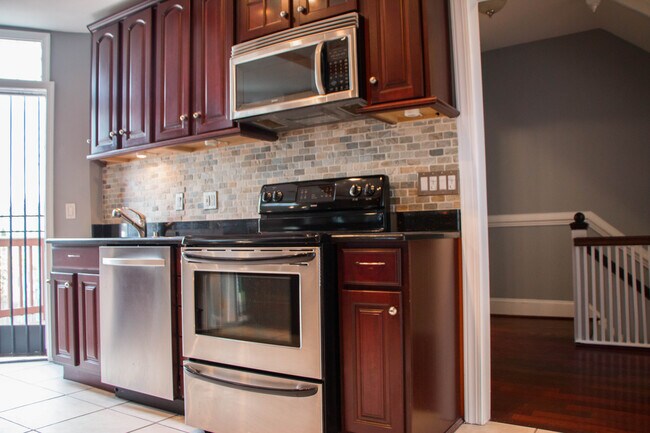 Foto del edificio - 3437 14th St NW