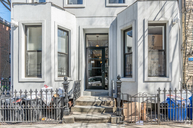 Building Entrance - 117 N 4th St