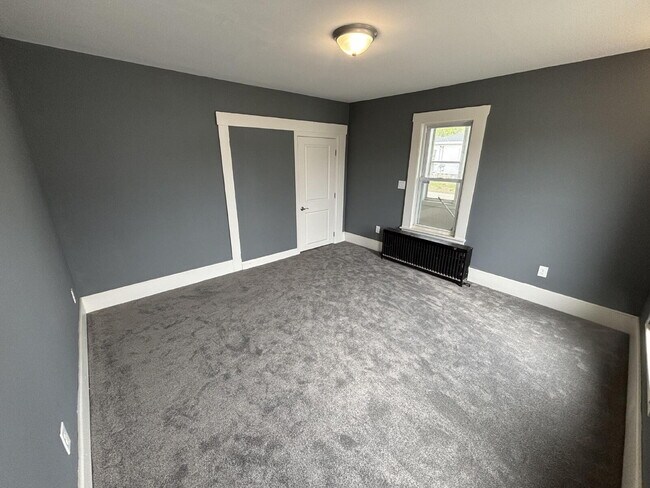 Foto del edificio - Newly Renovated 3BR Apartment with Modern Updates – Convenient Location!