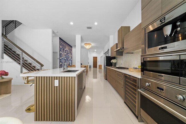 Foto del edificio - 18935 Atlantic Blvd