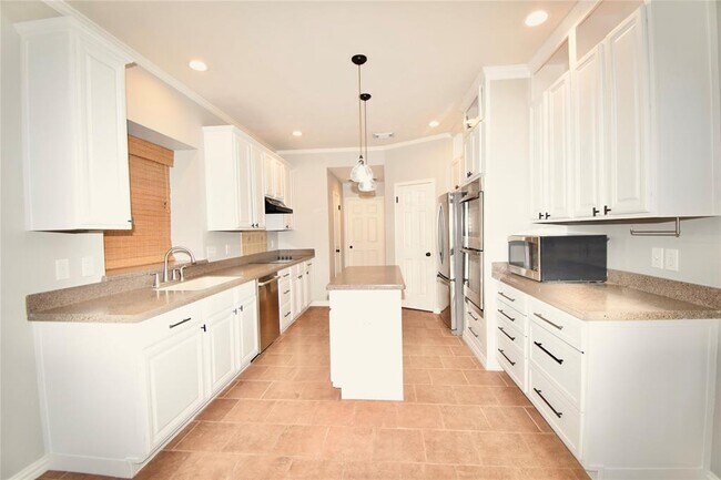 Foto del edificio - 7207 Emerald Glen Dr