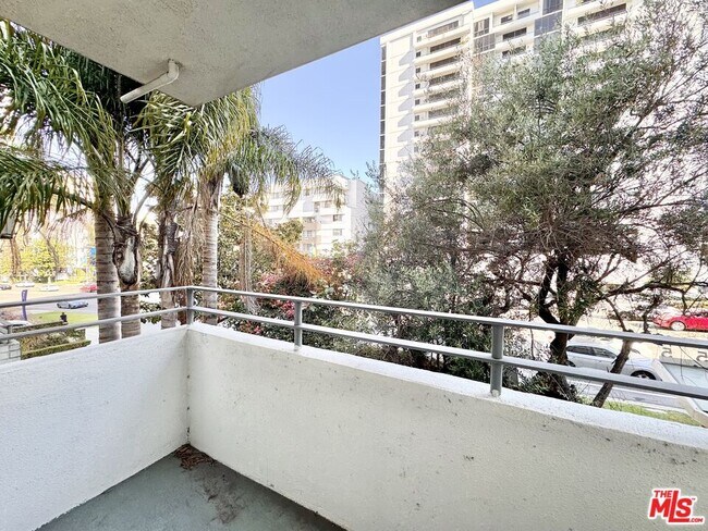 Foto del edificio - 10655 Wilshire Blvd