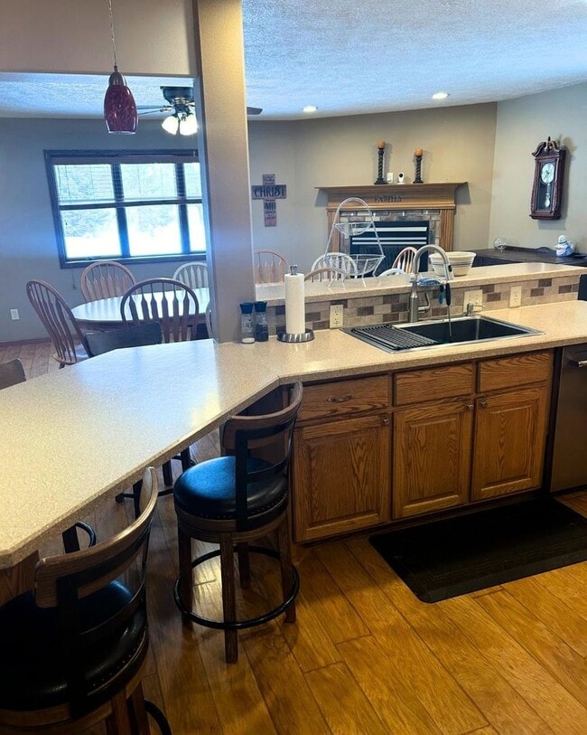 Building Photo - Modern Comfort and Connectivity: 6.5-acre ...