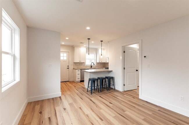 Building Photo - 323 N Highland Ave