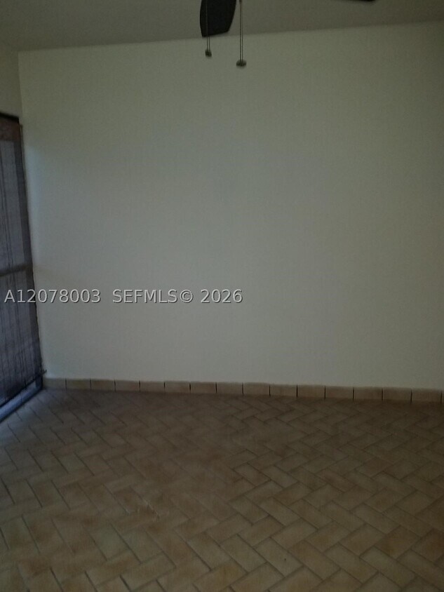 Foto del edificio - 220 Lakeview Dr
