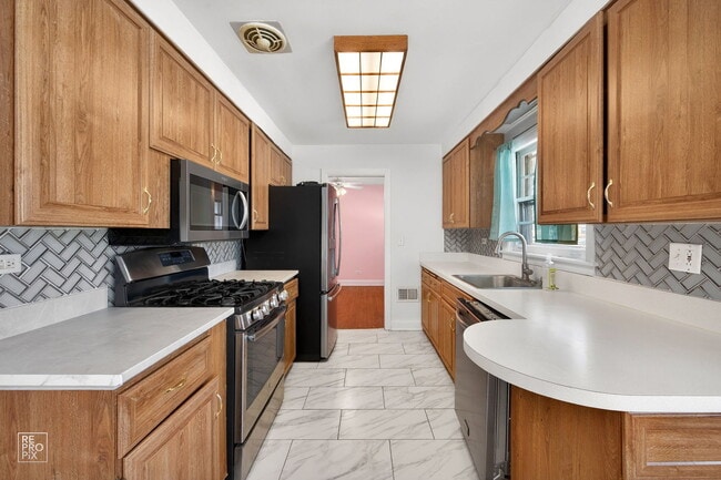 Foto del edificio - 304 E Golf Rd