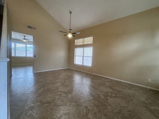 Foto del edificio - FOR LEASE – 3 BEDROOM, 2.5 BATH TWO STORY HOME WITH COMMUNITY POOL