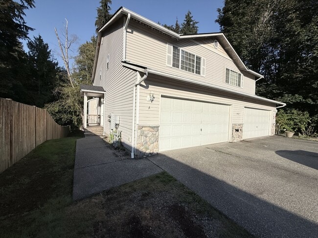 Building Photo - 502 91st Ave SE