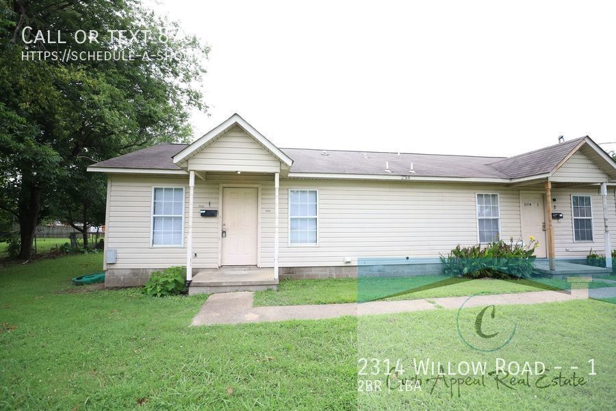 Primary Photo - Recently renovated 2 bed, 1 bath apt - was...