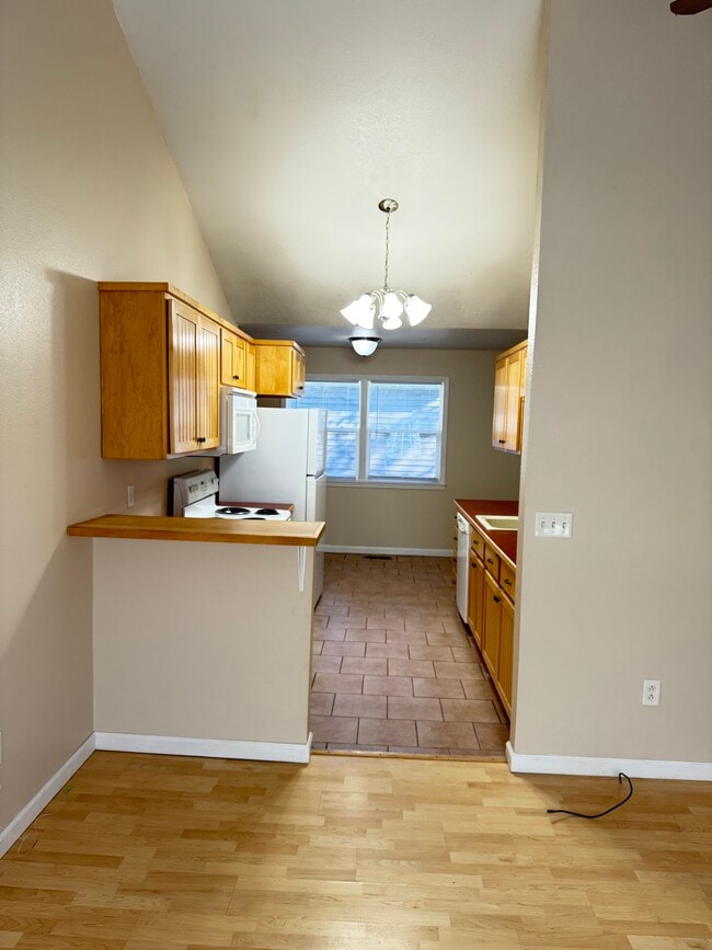 Building Photo - 805 4th St