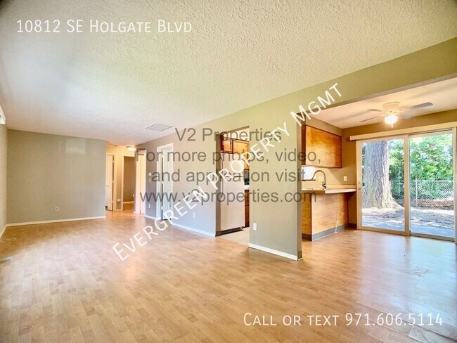 Building Photo - Stunning 2BD x 1BA Home | $1,495 with spac...