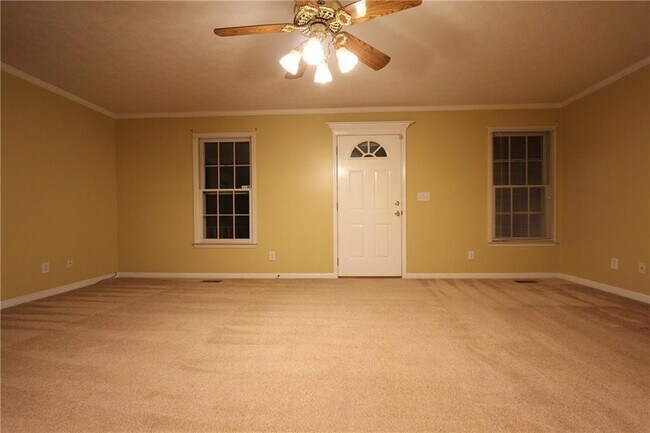 Foto del edificio - 818 Springlake Rd