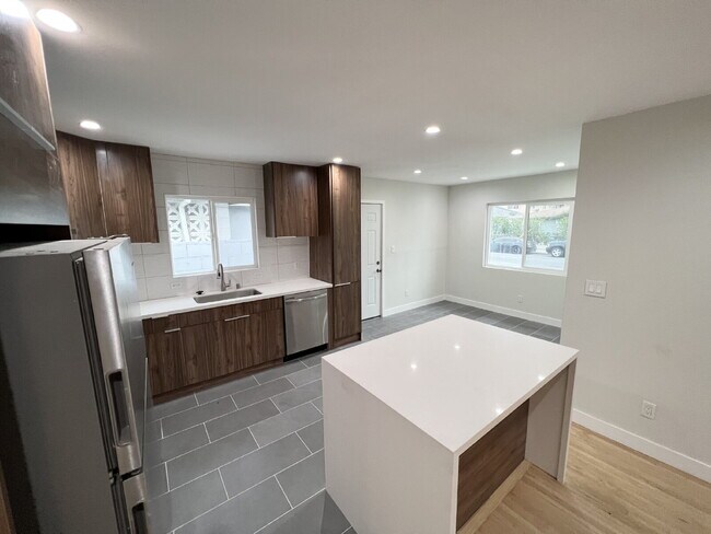 Foto del edificio - Modern Pet-Friendly Hawthorne Home With Ga...