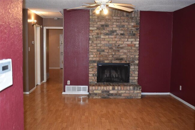 Building Photo - 2426 Ventura Dr