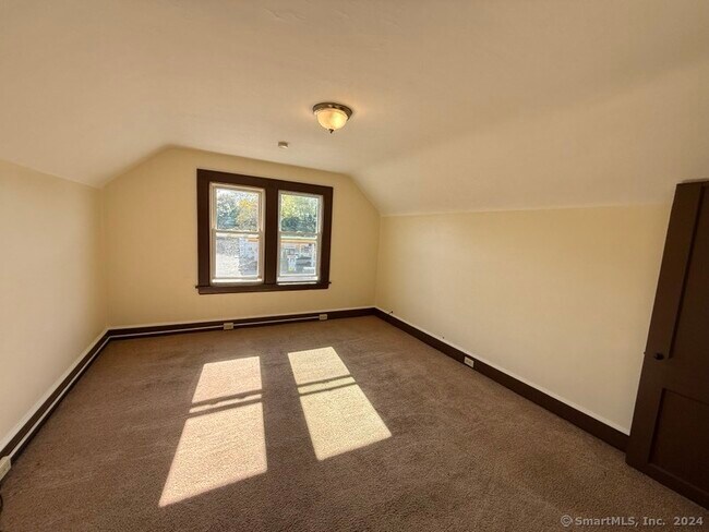 Foto del edificio - 26.5 Bridgeport Ave