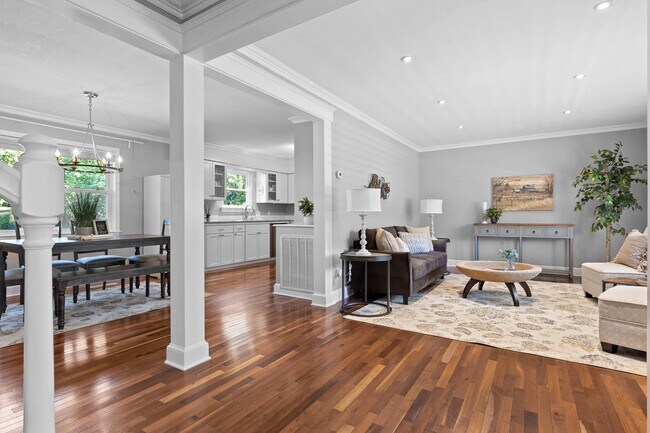 Building Photo - 2483 Shenandoah Dr