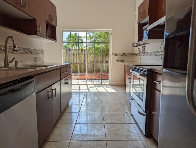 Foto del edificio - 960 NE 214th Ln