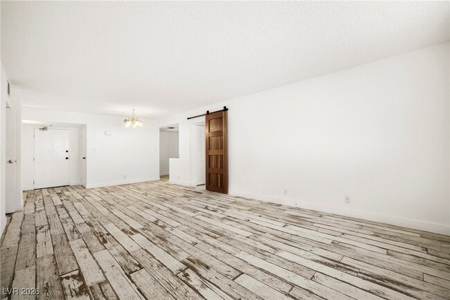 Foto del edificio - 3930 University Center Dr