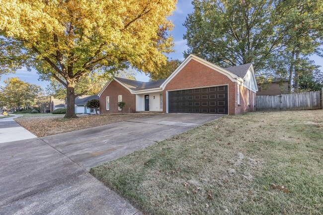 Building Photo - 8439 River Glen Dr