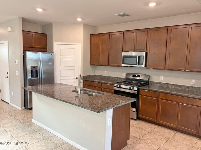 Building Photo - 7833 S Sugarbend Dr