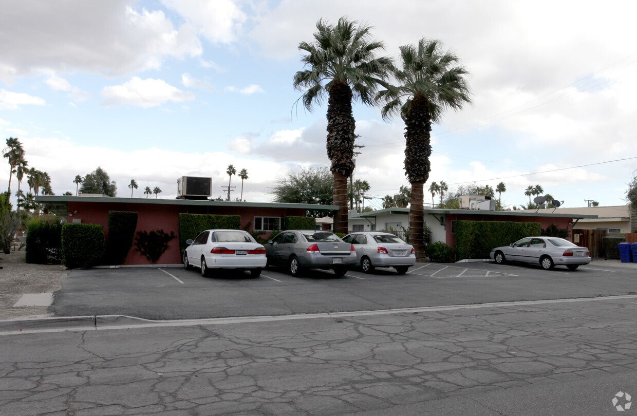 Foto del edificio - 1905 E Tahquitz Canyon Way
