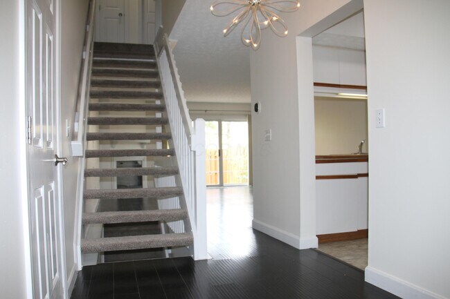 Foto del edificio - 5702 Mango Ln