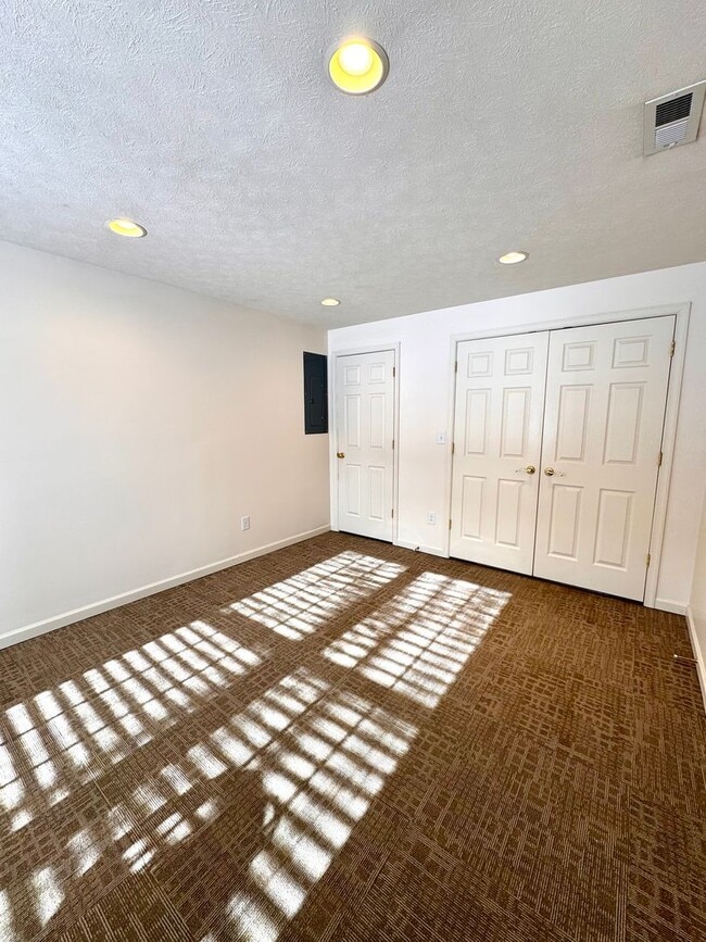 Photo - End Unit Townhome for Rent in Taylor Springs