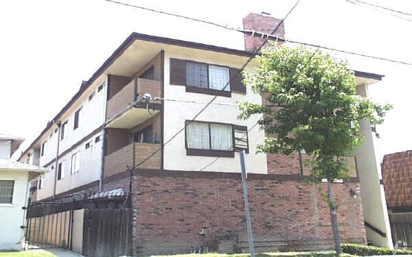 Building Photo - 122 Olive St