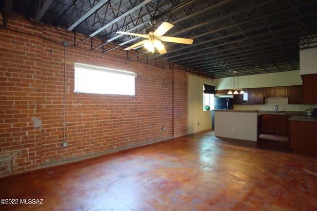 Building Photo - 420 S 6th Ave