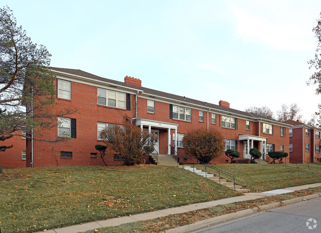 Primary Photo - Williamsburg Apartments