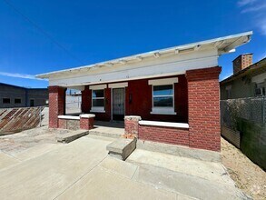 Building Photo - 1233 W Main Dr