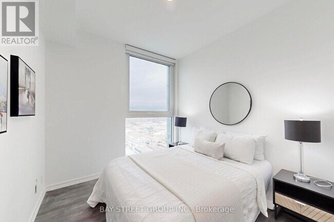 Photo du bâtiment - 1000-1000 Portage Pkwy