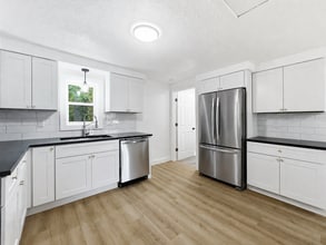 Building Photo - 2124 Bernice Ave