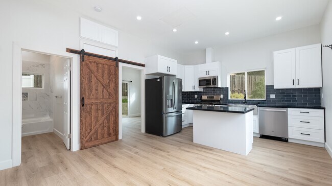 Building Photo - 7246 Canyon Hill Way
