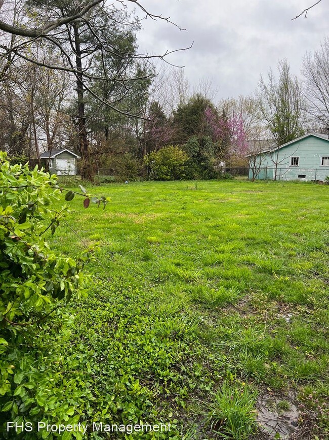 Foto del edificio - 3 br, 1.5 bath House - 2224 N Weller Ave