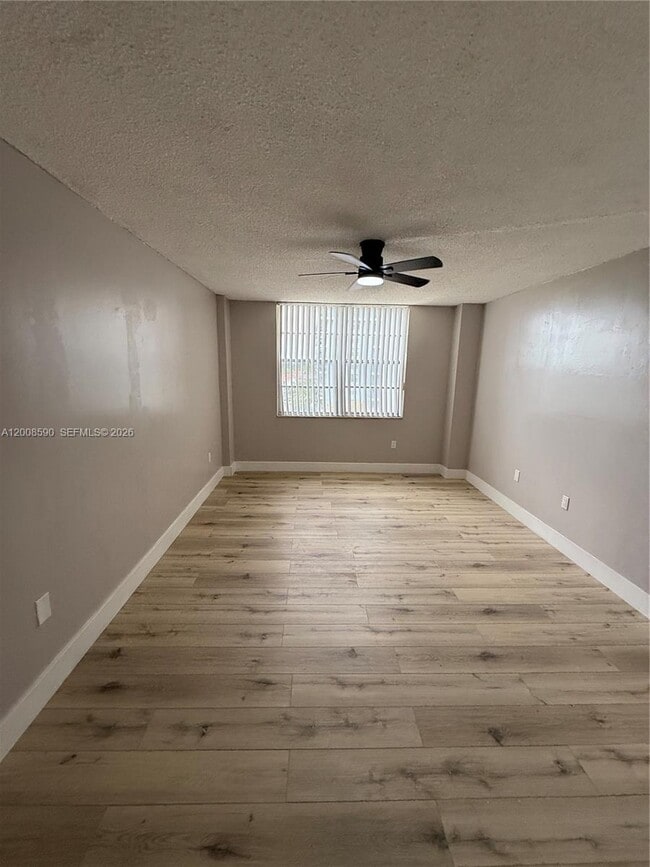 Foto del edificio - 15600 NW 7th Ave