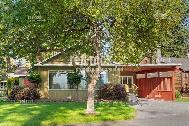 Building Photo - 10181 N Fairway Dr