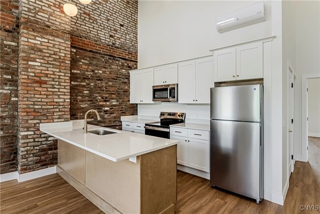 Building Photo - 106 Hotel St