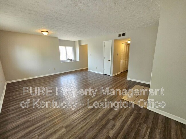 Foto del edificio - 3772 Camelot Dr