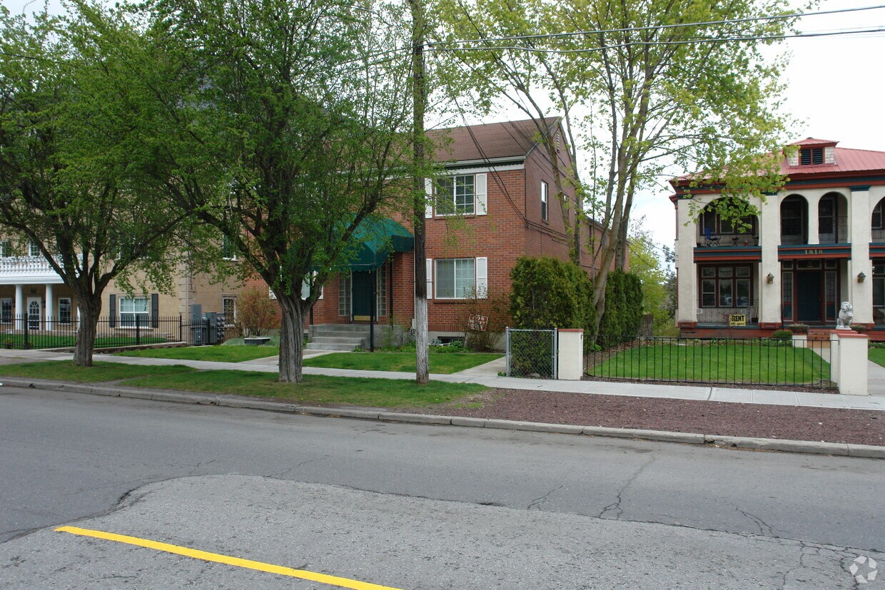 Foto del edificio - 1824 W Riverside Ave