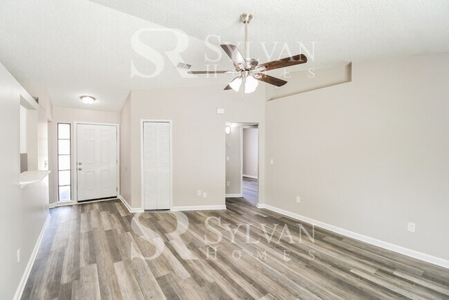 Foto del edificio - Lease today! No extra charge for contentme...